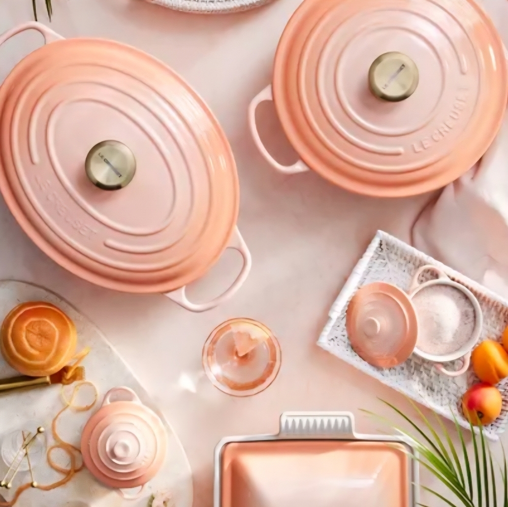Le Creuset Signature Round Dutch Oven, 5.5 Qt., Color Pêche, Retail $434.95 USD - Picture 8 of 16